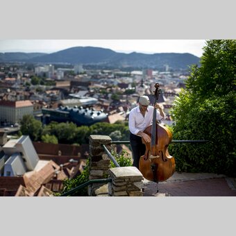 Graz "geigt" auf: über den Dächern der Landeshauptstadt Graz | © STG | Tom Lamm