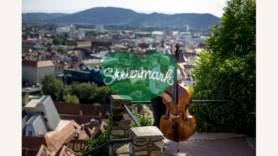 Graz "geigt" auf: über den Dächern der Landeshauptstadt Graz | © STG | Tom Lamm