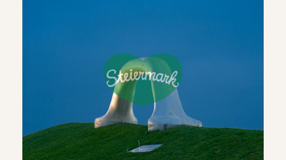 Peter Weibel. Die Erdkugel als Koffer. | © Skulpturenpark | Kristoferitsch