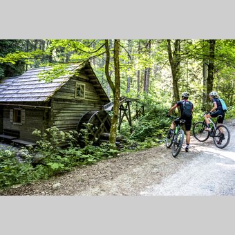 Mountainbiker bei der Gaißschlager Mühle in Spital am Semmering | © STG | Gleichweit-Nistelberger