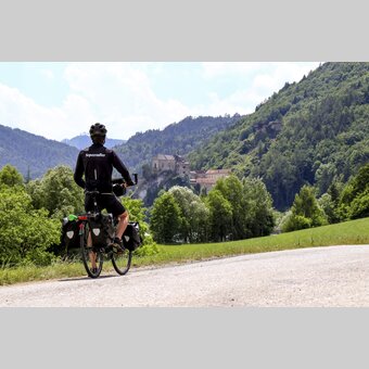 Bei Frohnleiten mit Blick auf Burg Rabenstein | © STG | Martin Kubanek