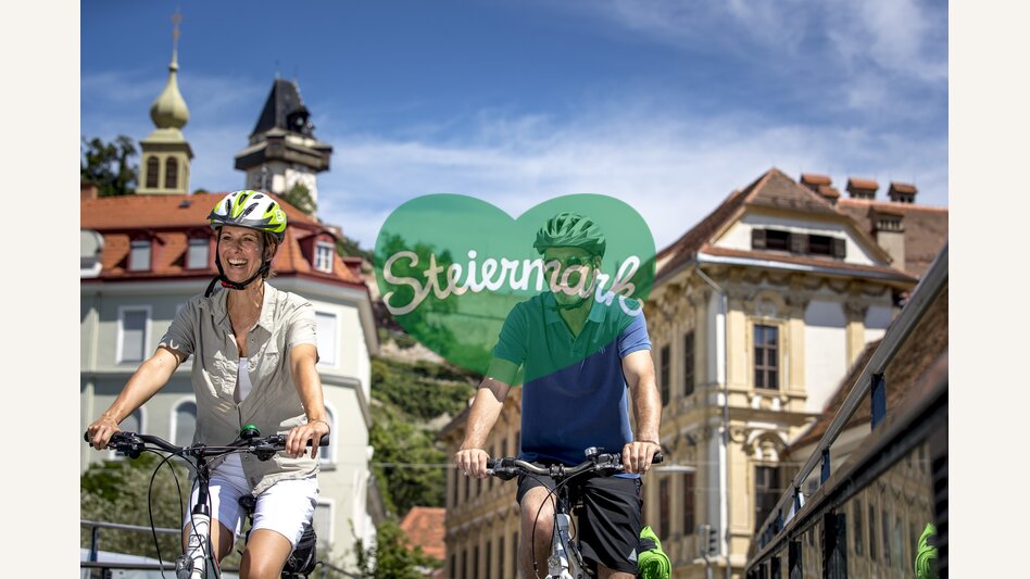Radfahrer in Graz am Mursteg | © STG | Tom Lamm