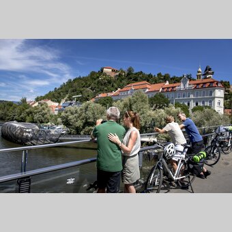 Radfahrer am Mursteg in Graz | © STG | Tom Lamm