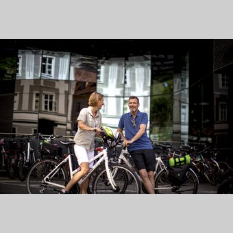 Radfahren in Graz beim Kunsthaus | © STG | Tom Lamm