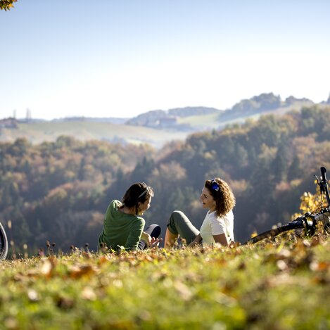 Cycling at the Styrian Wine Country Cycling Tour | © STG | Tom Lamm