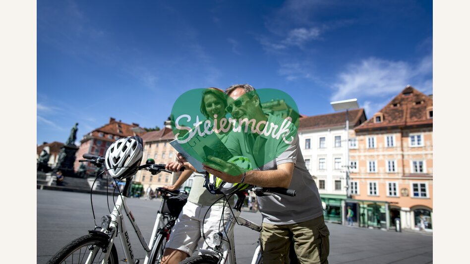 Radfahrer in Graz am Hauptplatz | © STG | Tom Lamm