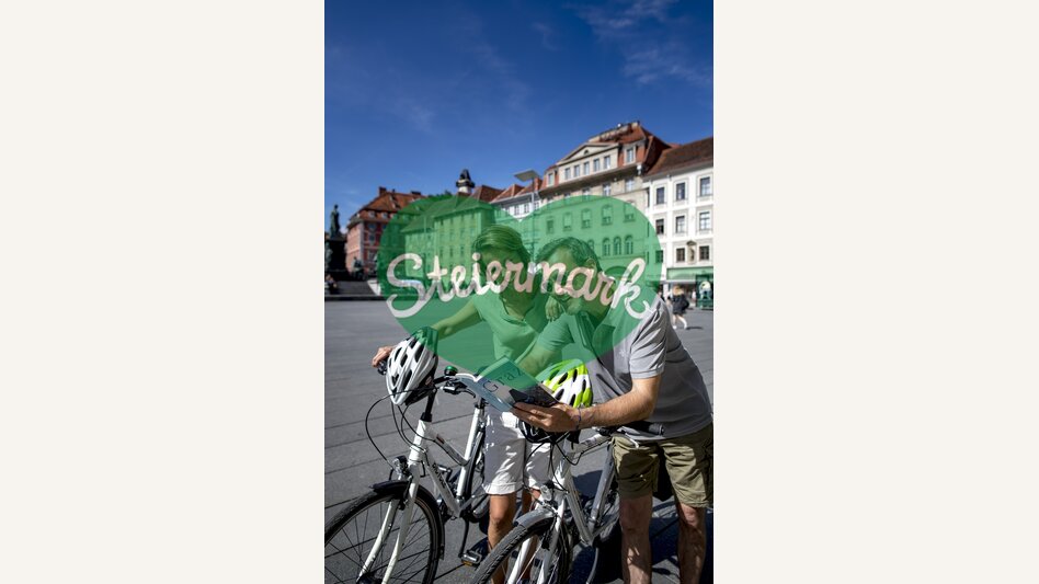 Radfahrer in Graz am Hauptplatz | © STG | Tom Lamm