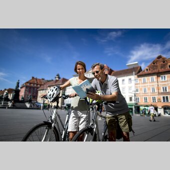 Radfahren in Graz am Hauptplatz | © STG | Tom Lamm