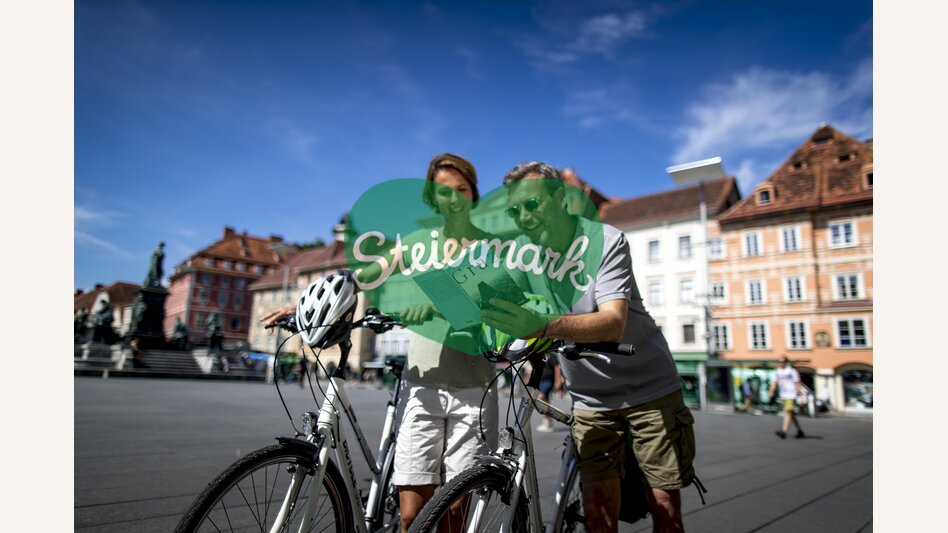 Radfahren in Graz am Hauptplatz | © STG | Tom Lamm