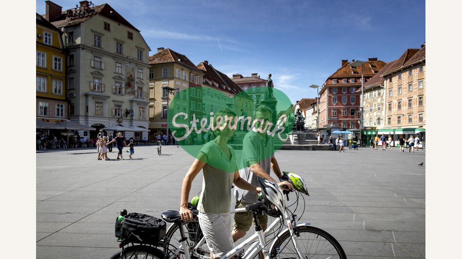 Radfahrer in Graz am Hauptplatz | © STG | Tom Lamm