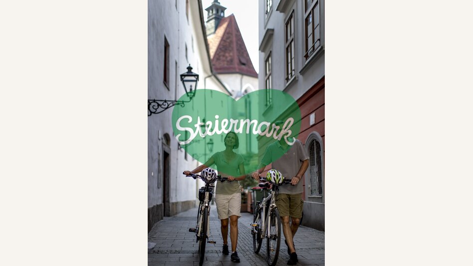 In Graz mit der Franziskanerkirche im HIntergrund | © STG | Tom Lamm