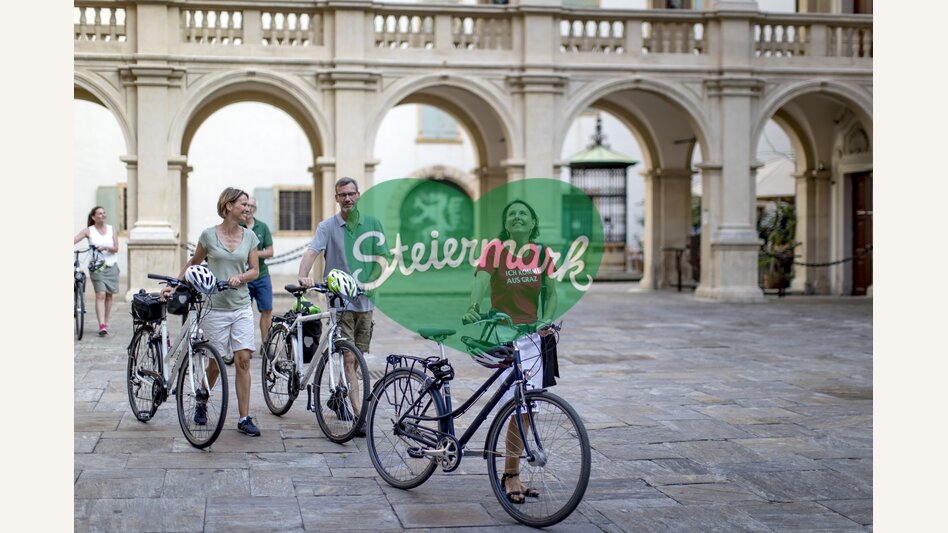 Rad-Stadtführung mit GrazGuide Claudia Kastner im Landhaus | © STG | Tom Lamm
