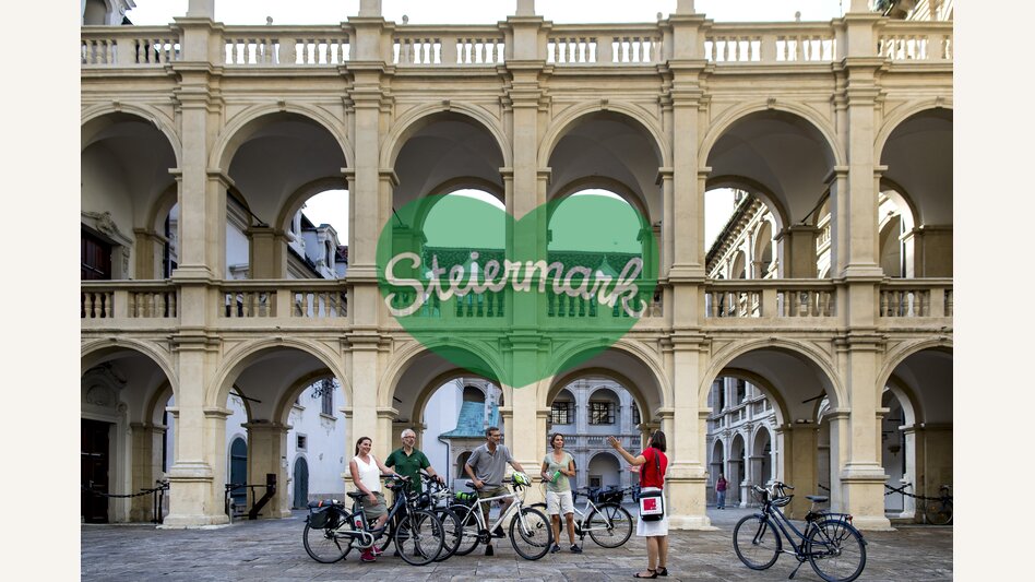 Rad-Stadtführung mit GrazGuide Claudia Kastner im Landhaus | © STG | Tom Lamm