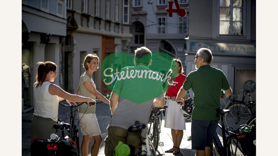 Rad-Stadtführung mit GrazGuide Claudia Kastner in der Hofgasse | © STG | Tom Lamm