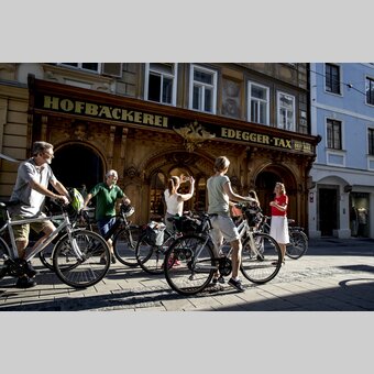 Rad-Stadtführung mit GrazGuide Claudia Kastner in der Hofgasse | © STG | Tom Lamm
