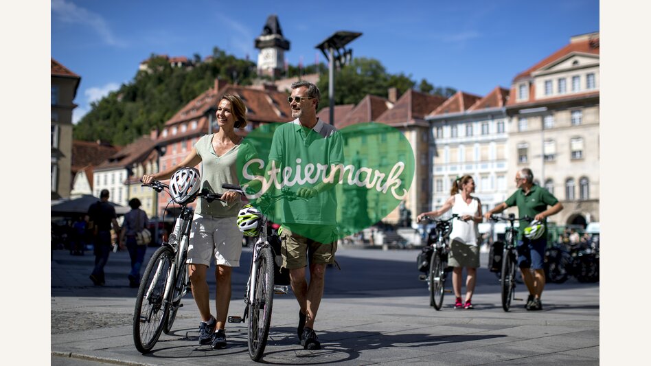 Radfahrer am Hauptplatz in Graz | © STG | Tom Lamm