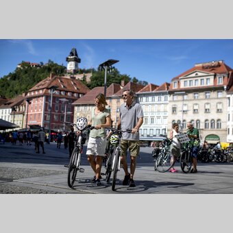 Radfahrer am Hauptplatz in Graz | © STG | Tom Lamm