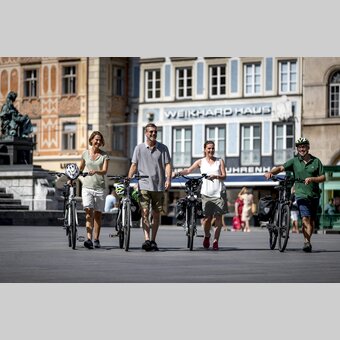 Radfahrer am Hauptplatz in Graz | © STG | Tom Lamm