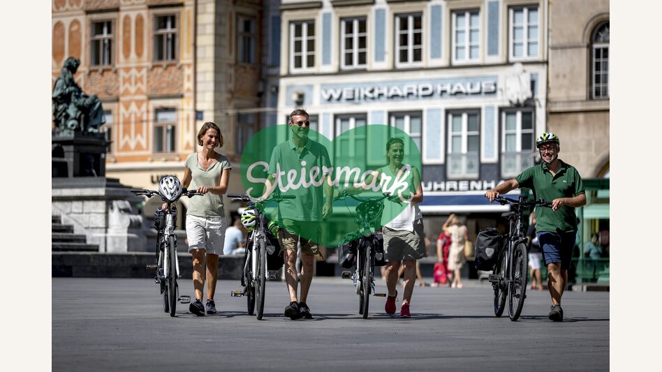 Radfahrer am Hauptplatz in Graz | © STG | Tom Lamm