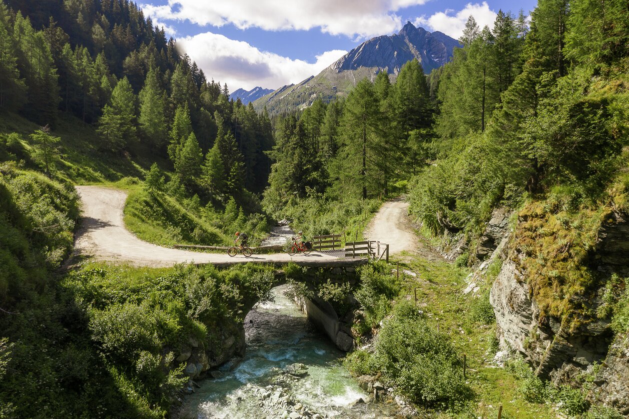 Murradweg zu Beginn im Nationalpark Hohe Tauern | © STG | pixelmaker.at