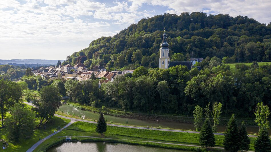 View to Wildon with the bathing lake | © Steiermark Tourismus | pixelmaker.at