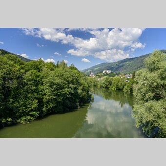 Die Mur bei Murau mit Schloss Murau | © STG | pixelmaker.at