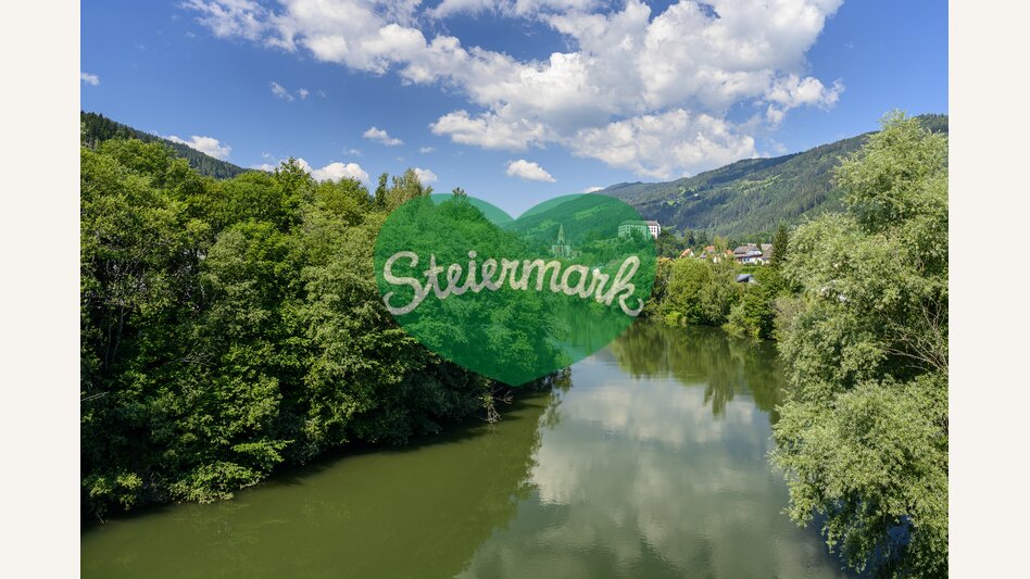 Die Mur bei Murau mit Schloss Murau | © STG | pixelmaker.at