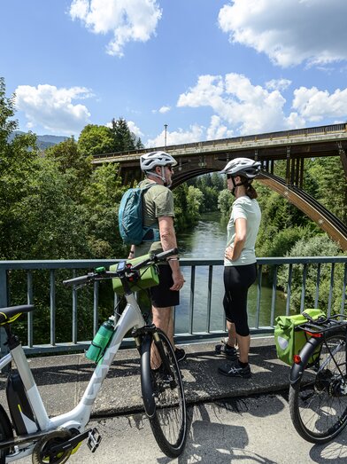 View of wooden european bridge near St. Georgen | © Steiermark Tourismus | pixelmaker.at