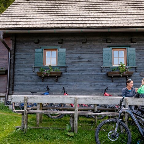 Steinbachalm Hütte im Wind & Bike Park Pretul | © STG | Jesse Streibl