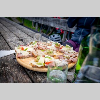 Stärkung beim Biken | © STG | Jesse Streibl