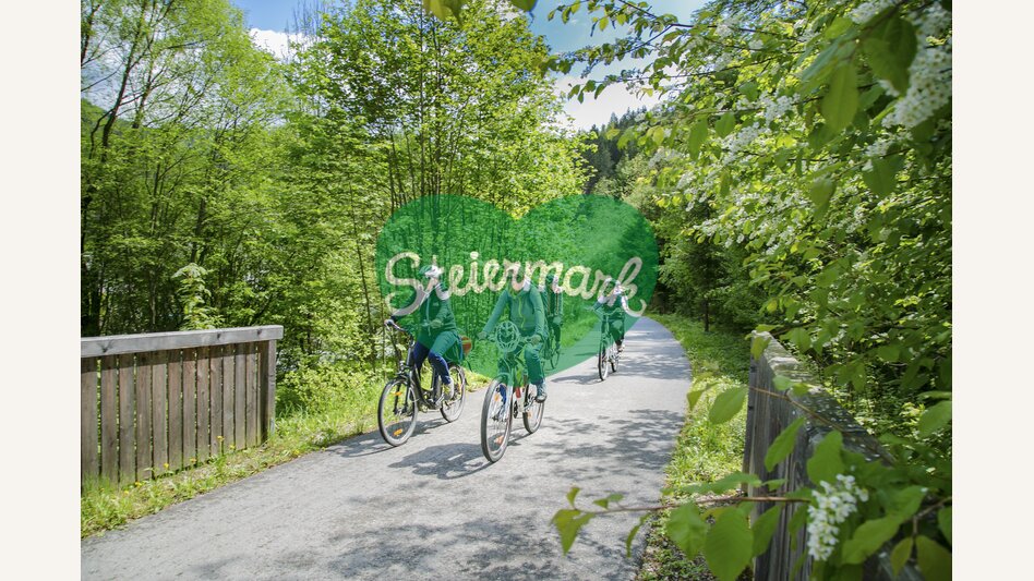 Mürztalradweg im Naturpark Mürzer Oberland | © Kaiserhof Glasmanufaktur | nicoleseiser.at
