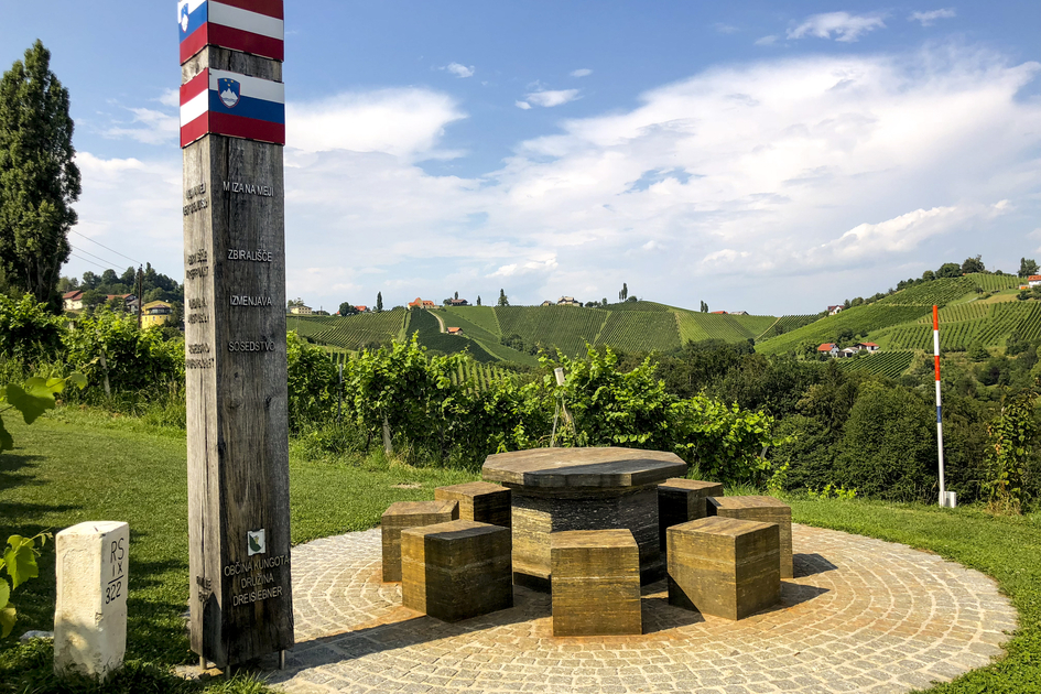 Border Table in Glanz at the wine route | © Steiermark Tourismus | Martina Traisch