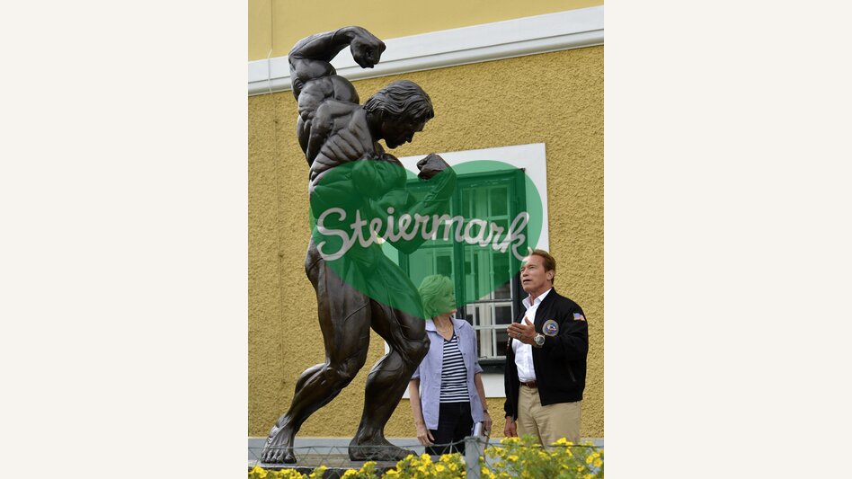 Arnold Schwarzenegger bei seinem Museum in Thal | © STG | Gery Wolf