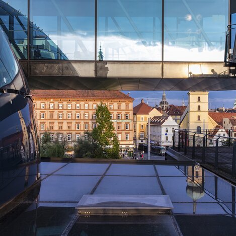 Kunsthaus mit Blick auf Franziskanerkirche | © STG | Harry Schiffer