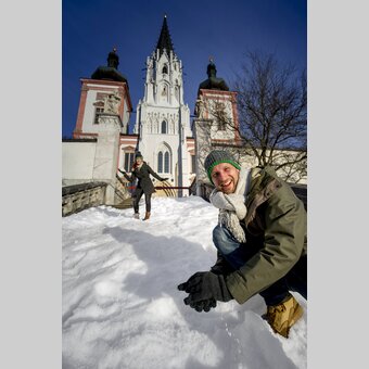 Schneeballschlacht vor der Basilika Mariazell | © STG | Tom Lamm