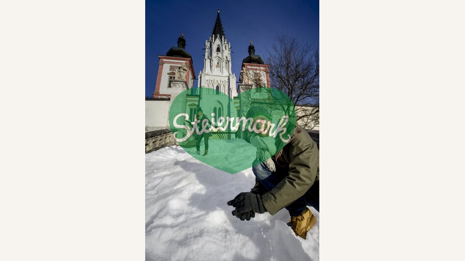 Schneeballschlacht vor der Basilika Mariazell | © STG | Tom Lamm