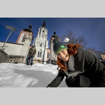 Schneeballschlacht vor der Basilika Mariazell | © STG | Tom Lamm