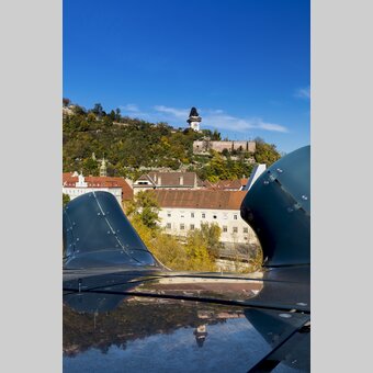 Graz mit Kunsthaus und Schlossberg samt Uhrturm | © STG | Harry Schiffer