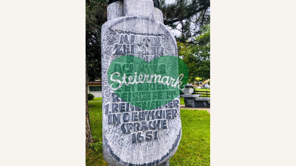 Gedenkstein für Martin Zeiller in Ranten: Verfasser des ersten Reiseführers in deutscher Sprache im Jahr 1651 | © STG | Ute Hödl