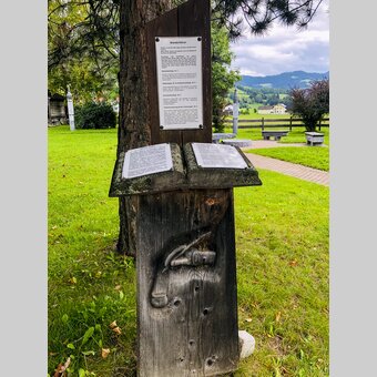 Gedenkstein für Martin Zeiller in Ranten: Verfasser des ersten Reiseführers in deutscher Sprache (1651) | © STG | Ute Hödl