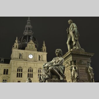 Grazer Hauptplatz mit Erzherzog Johann-Brunnen und Rathaus | © STG | Thorsten Brönner