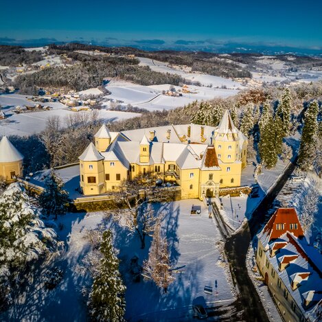 Schloss Kornberg im Winterkleid | © Bardeau GmbH | H. Taferl