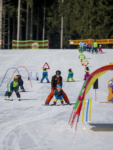 Ski youngsters at Präbichl, Erzberg Leoben | © Steiermark Tourismus | Tom Lamm
