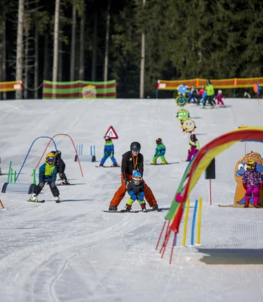 Ski youngsters at Präbichl, Erzberg Leoben | © Steiermark Tourismus | Tom Lamm