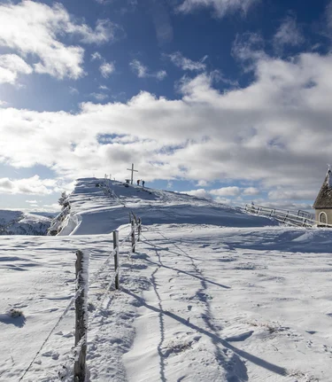 Skitour to the Frauenalpe with Apollonia-chapel | © Steiermark Tourismus | Tom Lamm