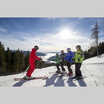 Skifahren lernen mit Skilehrer auf der Brunnalm-Hohe Veitsch | © STG | Tom Lamm