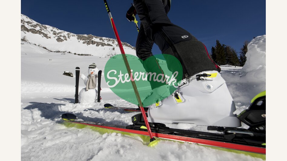 Skifahrer mit Schneemann | © STG | Tom Lamm