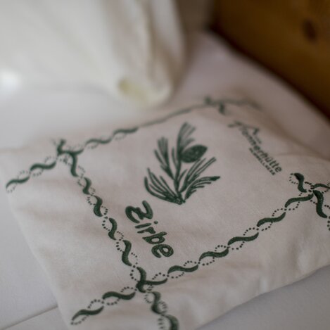 Gute Nacht! Die Zirbe sorgt für einen erholsamen Schlaf. | © STG | Tom Lamm