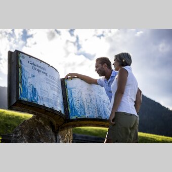 Bei der Zeutschacher Ursprungsquelle | © STG | Tom Lamm