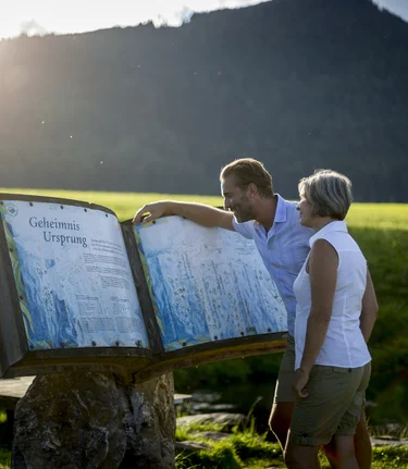 Bei der Zeutschacher Ursprungsquelle | © STG | Tom Lamm